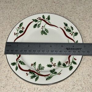 Floral Patterned Dining Plates - Set of 4